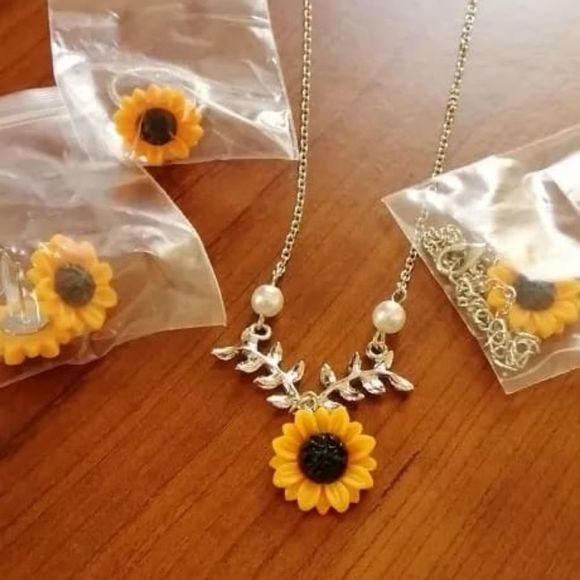 5Pcs/Set Delicate Fashion Sunflower Pendant Neckla - Picture 3 of 4